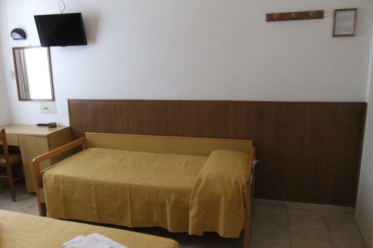 Albergo Villalma Римини Екстериор снимка