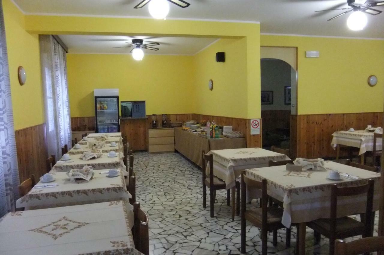 Albergo Villalma Римини Екстериор снимка