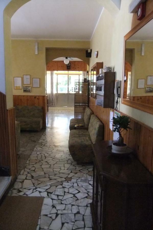 Albergo Villalma Римини Екстериор снимка