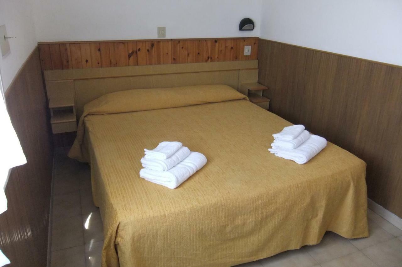 Albergo Villalma Римини Екстериор снимка