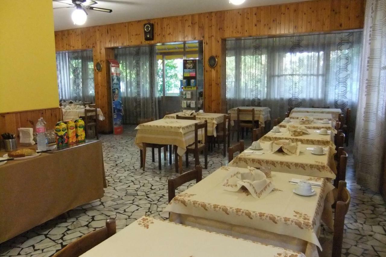 Albergo Villalma Римини Екстериор снимка