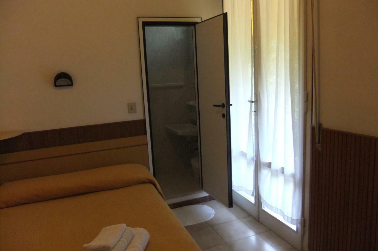 Albergo Villalma Римини Екстериор снимка