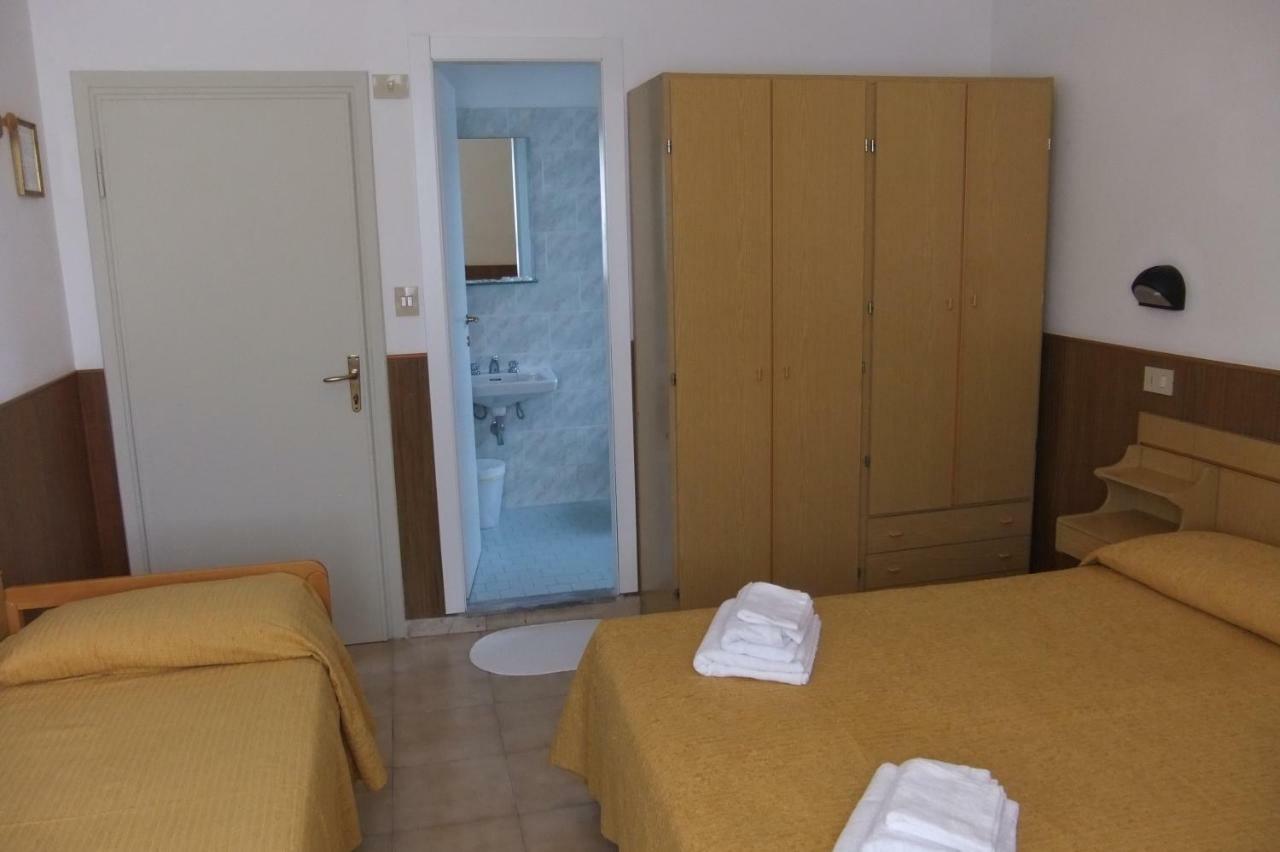 Albergo Villalma Римини Екстериор снимка