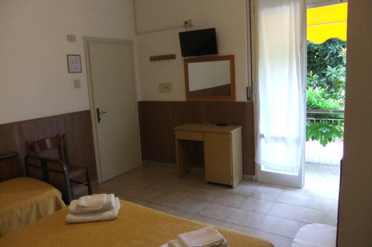 Albergo Villalma Римини Екстериор снимка