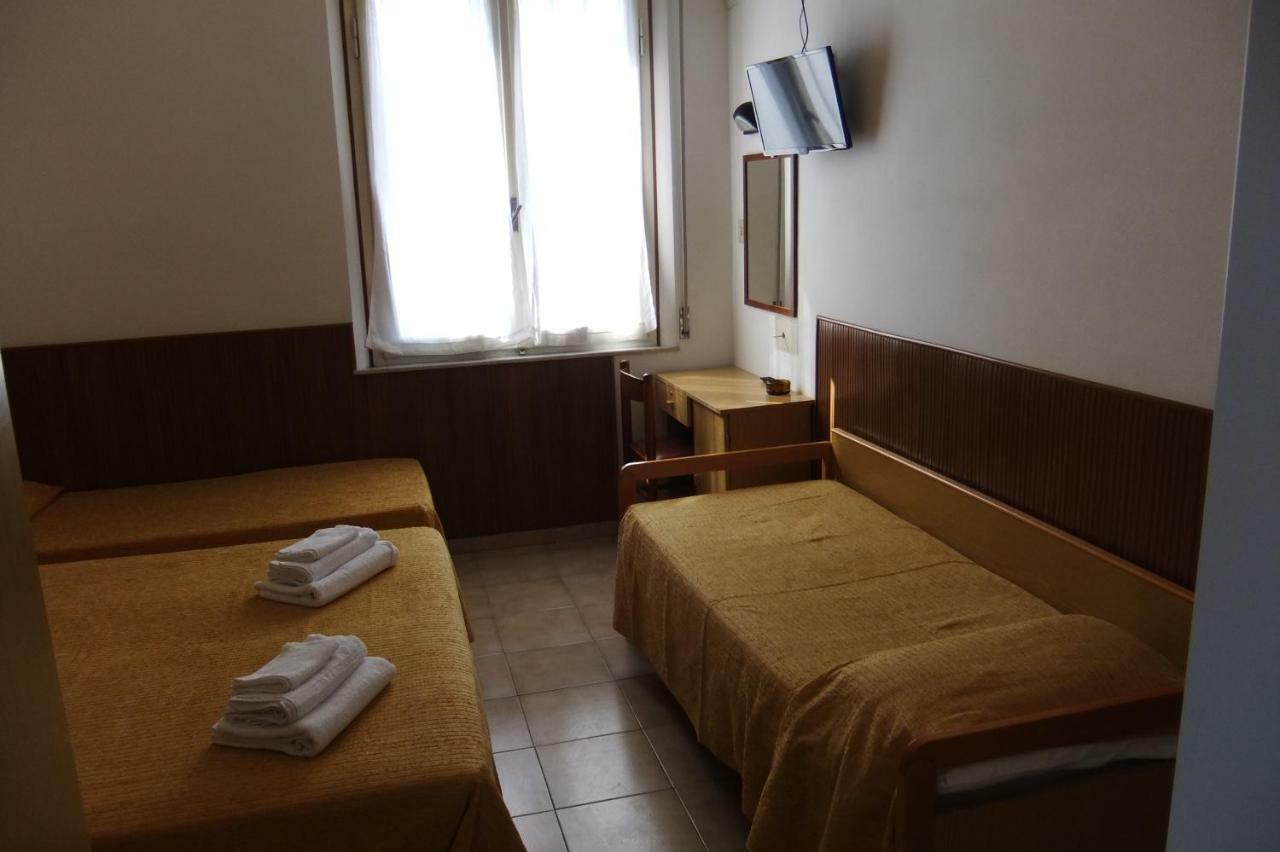 Albergo Villalma Римини Екстериор снимка