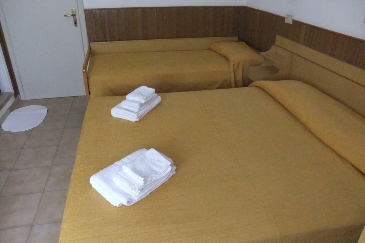 Albergo Villalma Римини Екстериор снимка